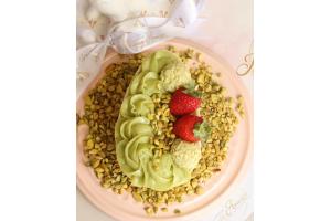 Ovo Pistache e Doce de Morango